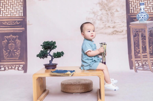 阿里怀孕初期肚子胀胀的